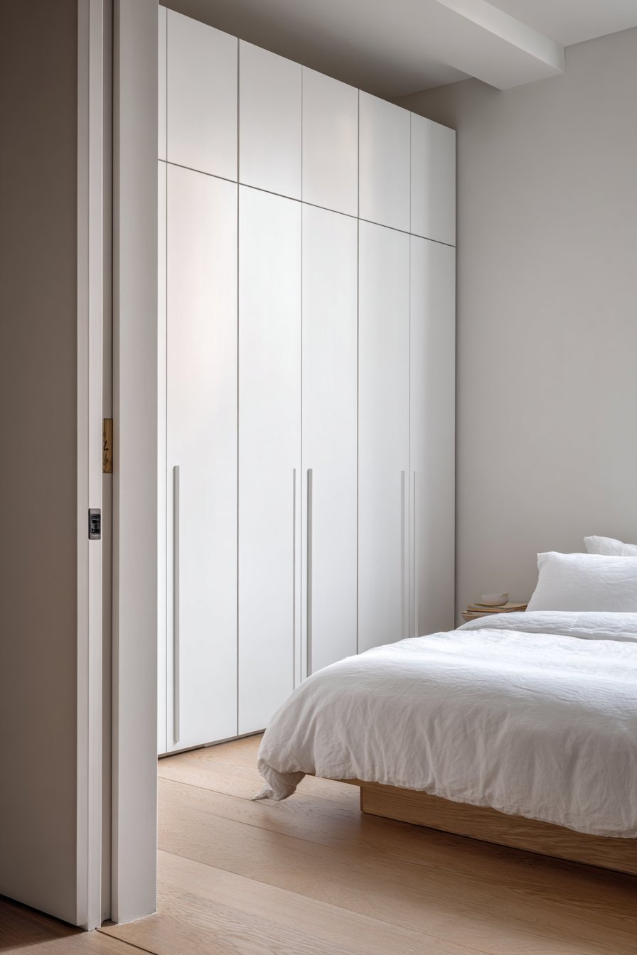 Minimalist Seamlessness with Handleless Design