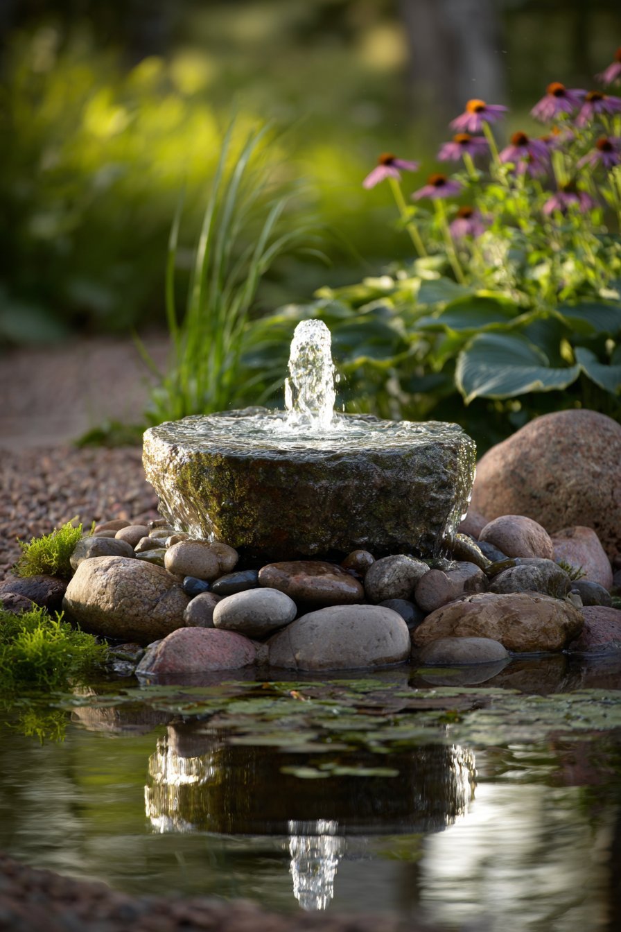 Natural Stone Fountain with River Rocks