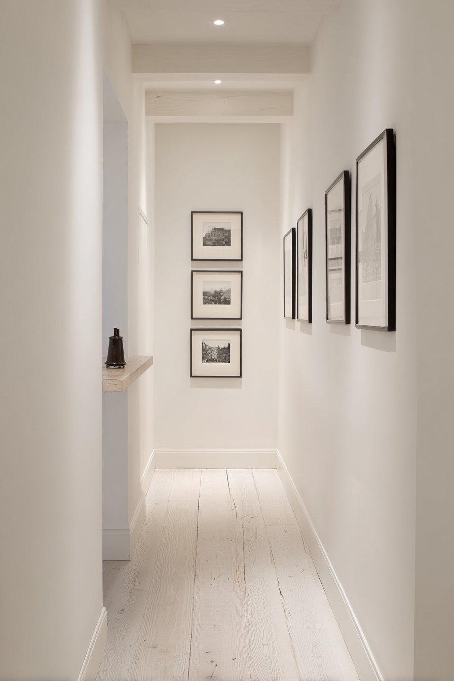 Continuous Ash Ledge for Family Photos