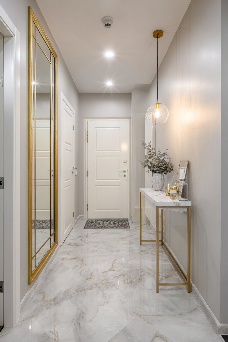 Vertical Mirror for Small Spaces